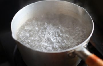 沸騰中の鍋