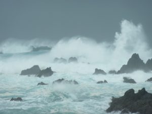 アイキャッチ_荒れる海